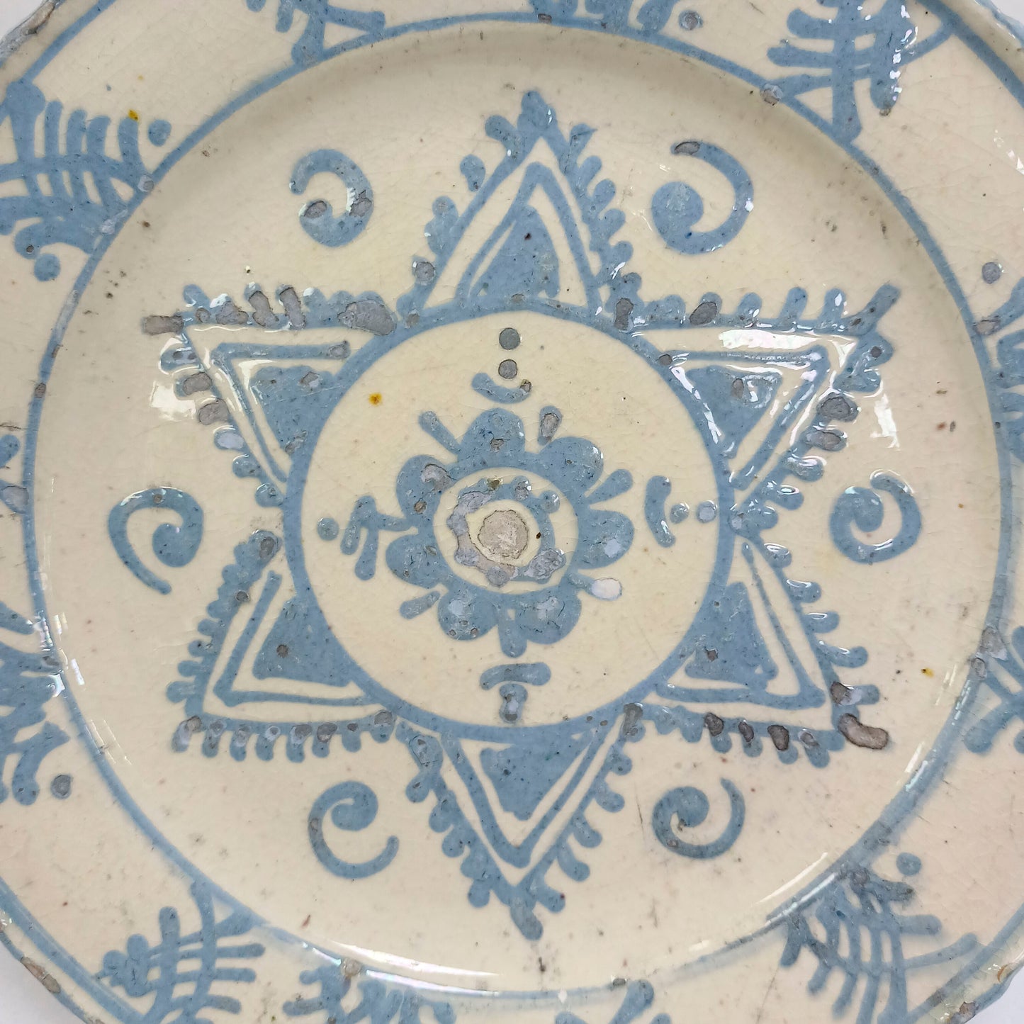 Farfurie din ceramică